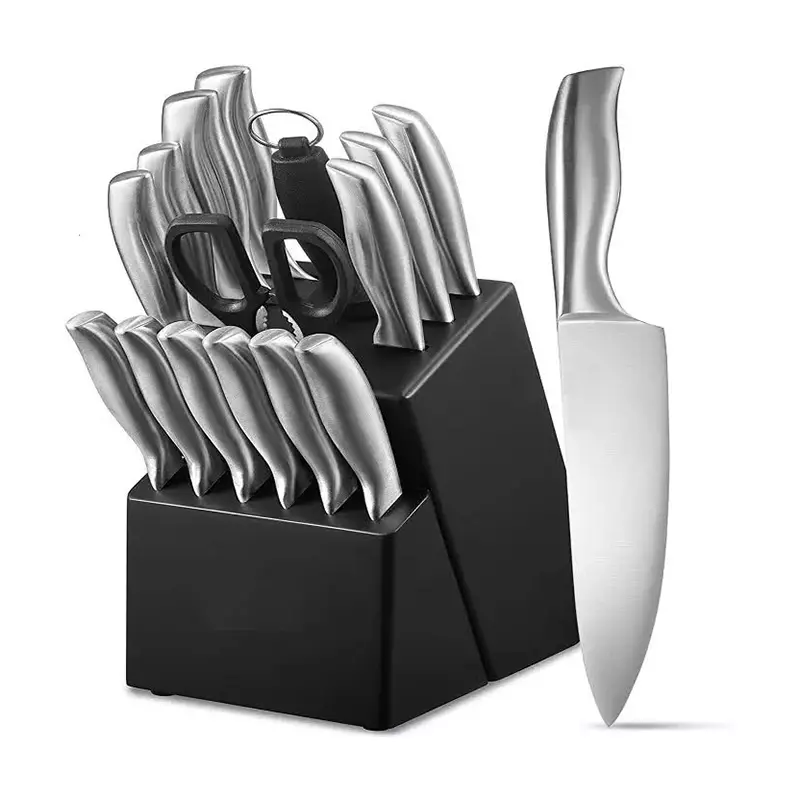 Metalowy nóż kuchenny